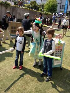 Balloon woman and the twins.